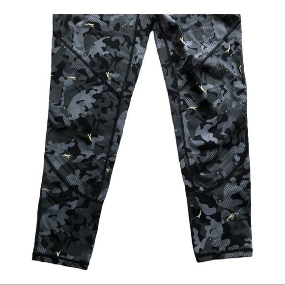 Sweaty Betty The Power Camo Pigeon Print 7/8 Leggings Small - Picture 4 of 15
